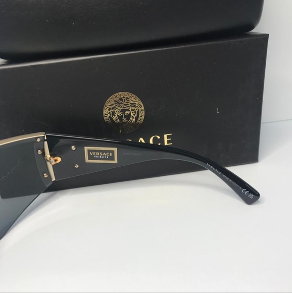 New- 💯 Original Versace Sunglasses Men's 2197 1261/87 Matte Black/Grey Lenses - Picture 14 of 15